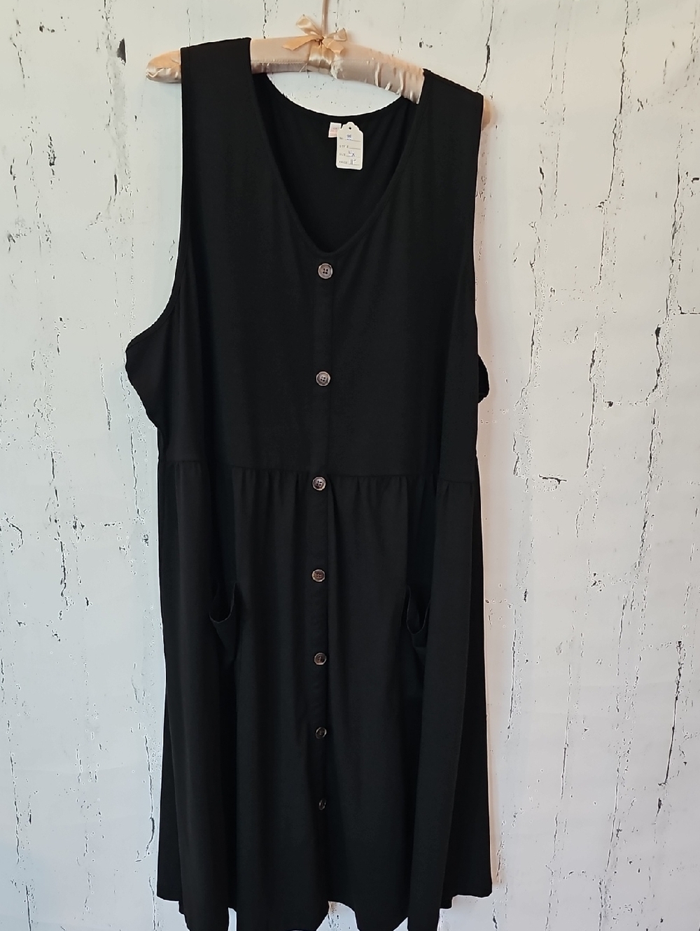Sleeveless Black Button-Front Dress (35)